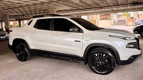 FIAT TORO 1.3 TURBO 270 FLEX ULTRA AT6 FIAT TORO 1.3 TURBO 270 FLEX ULTRA AT6